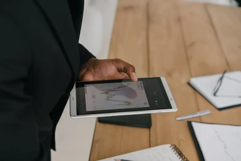 newsfaire.com for travelers: a fresh look at AI and emerging technology